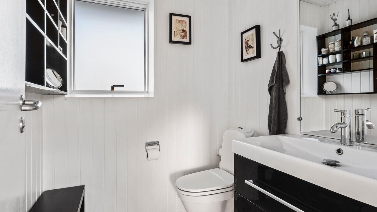 Photo of Bathroom in Mommark Strand