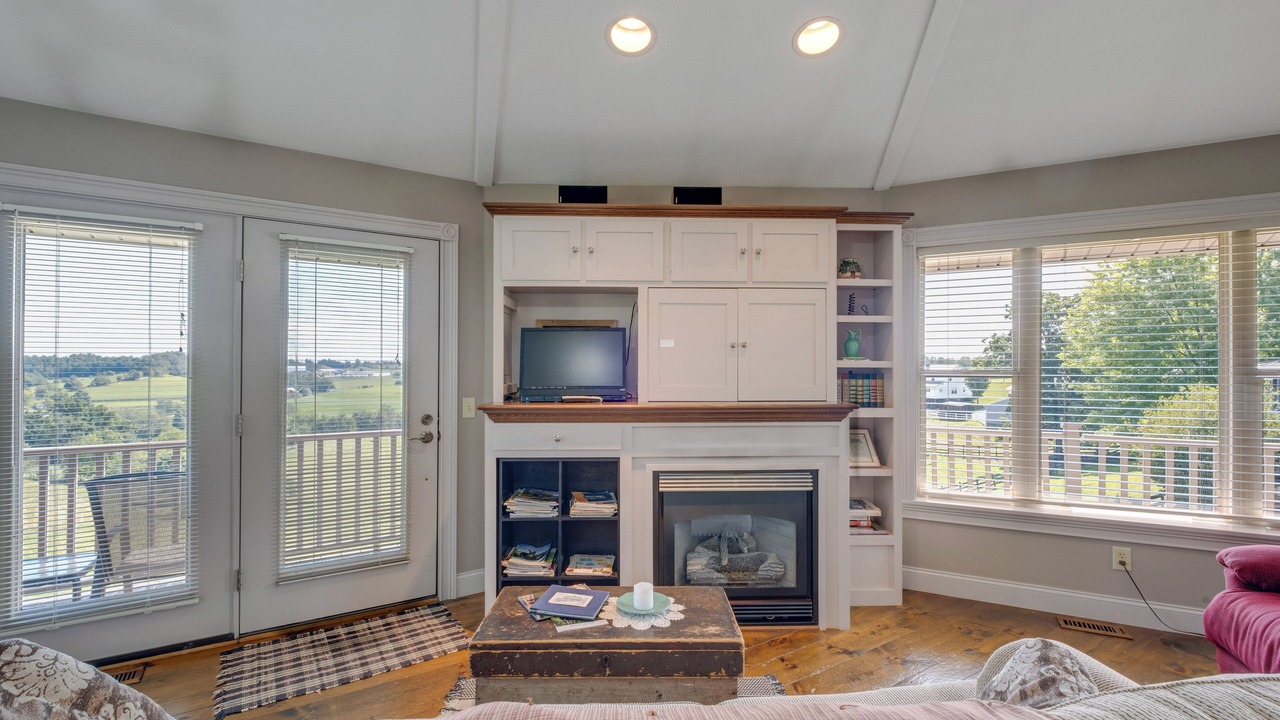Photo of Livingroom in Millersburg