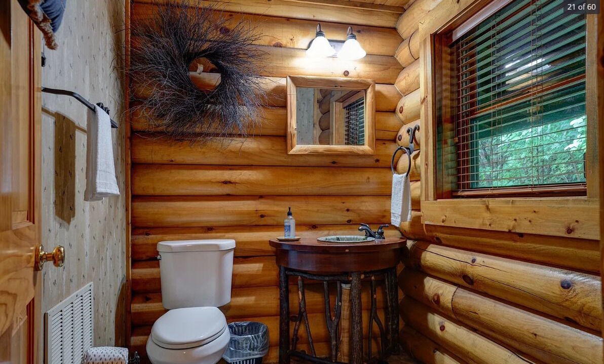 Photo of Bathroom in Kodak