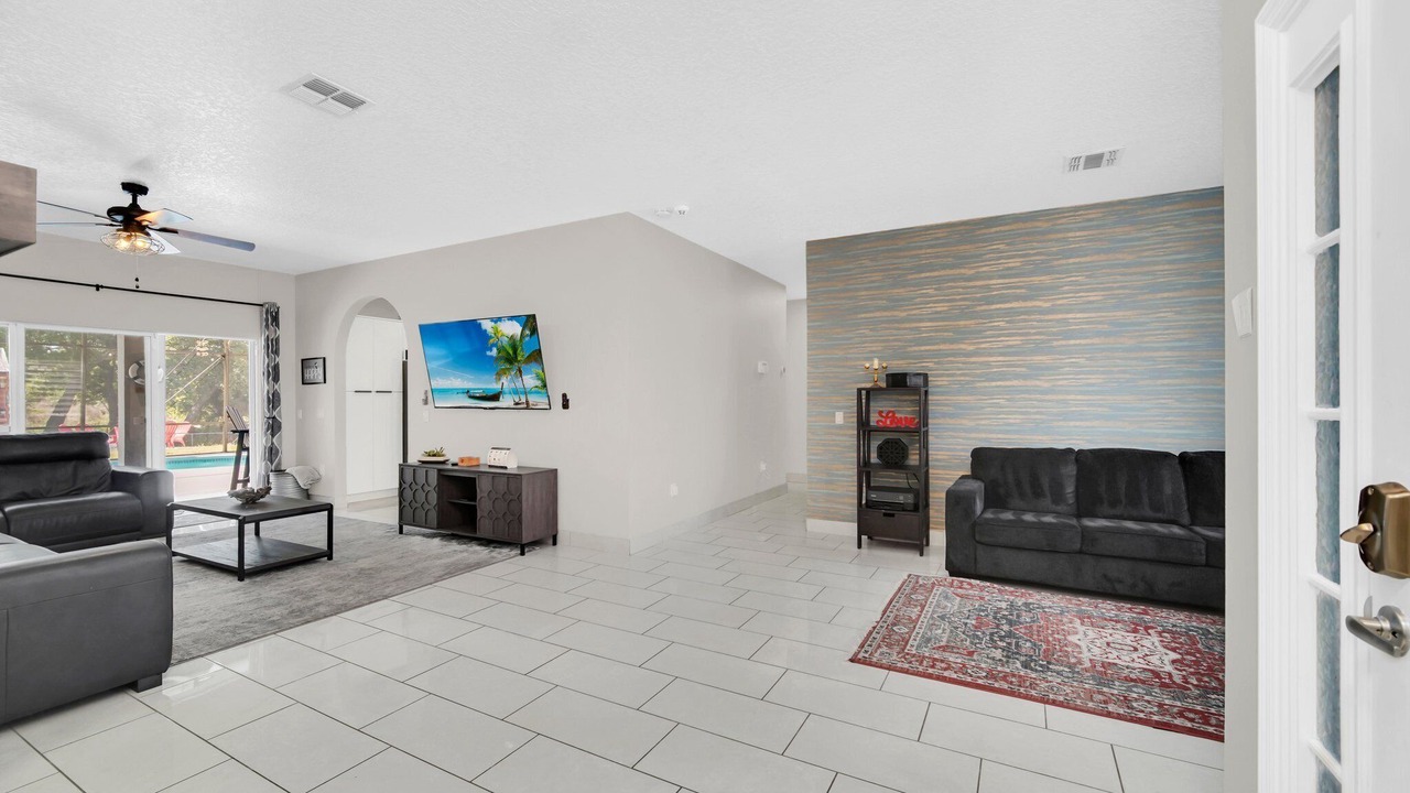 Photo of Livingroom in Crescent Lakes