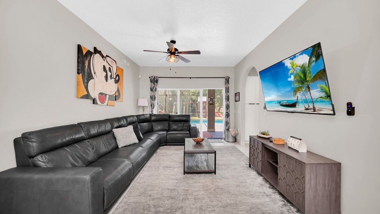 Photo of Livingroom in Crescent Lakes