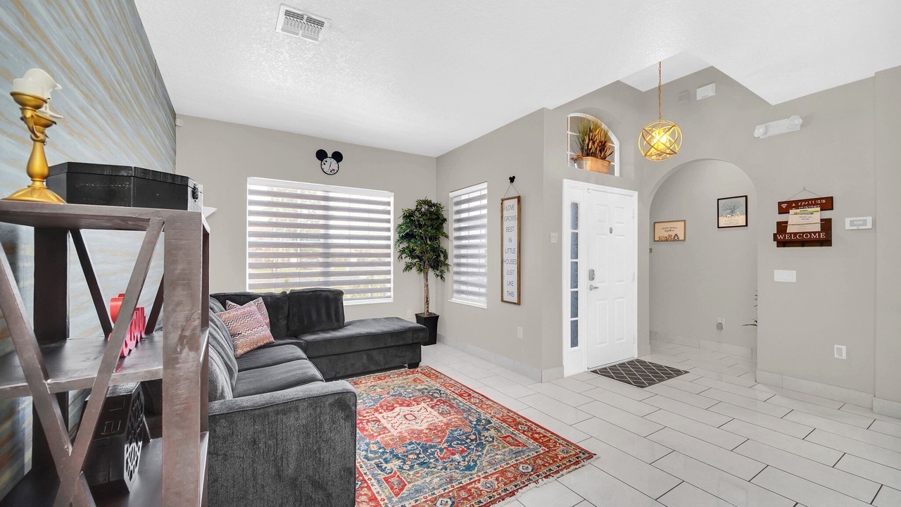 Photo of Livingroom in Crescent Lakes