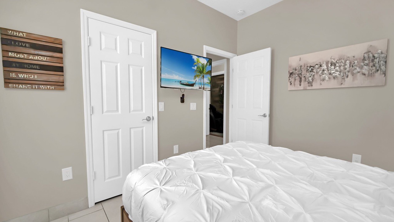 Photo of Bedroom in Crescent Lakes