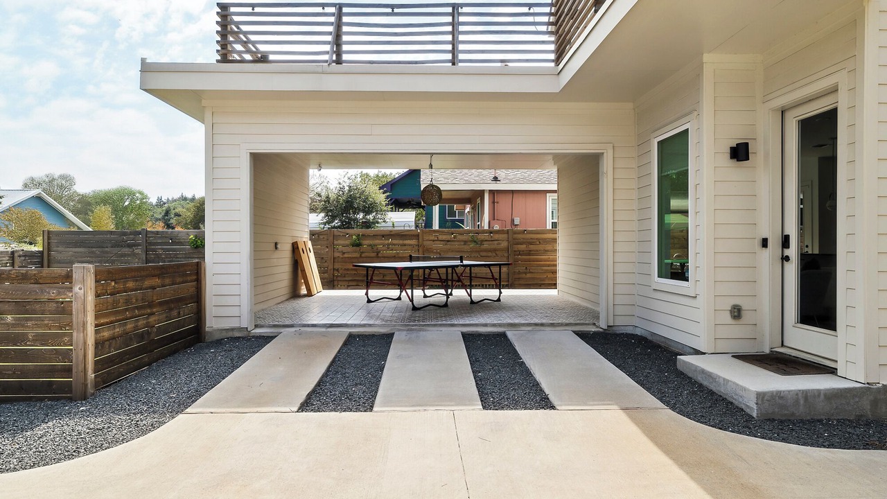 Photo of Outdoor in Southhampton Hills