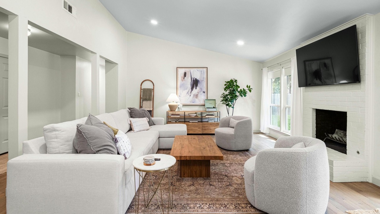Photo of Livingroom in South Manchaca