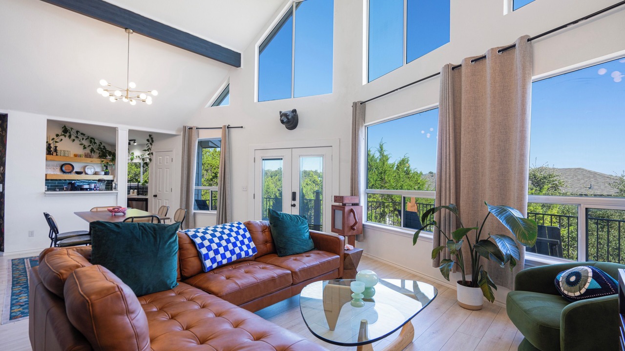 Photo of Livingroom in Waterford On Lake Travis