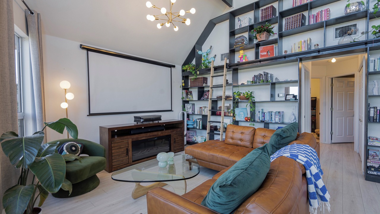 Photo of Livingroom in Waterford On Lake Travis