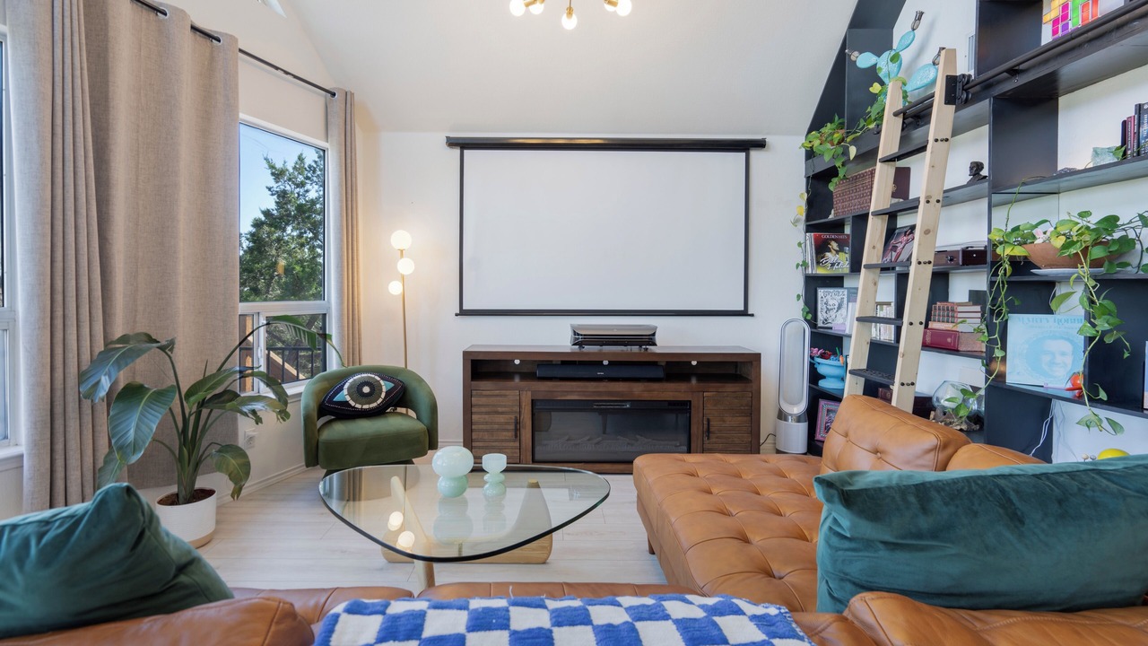 Photo of Livingroom in Waterford On Lake Travis