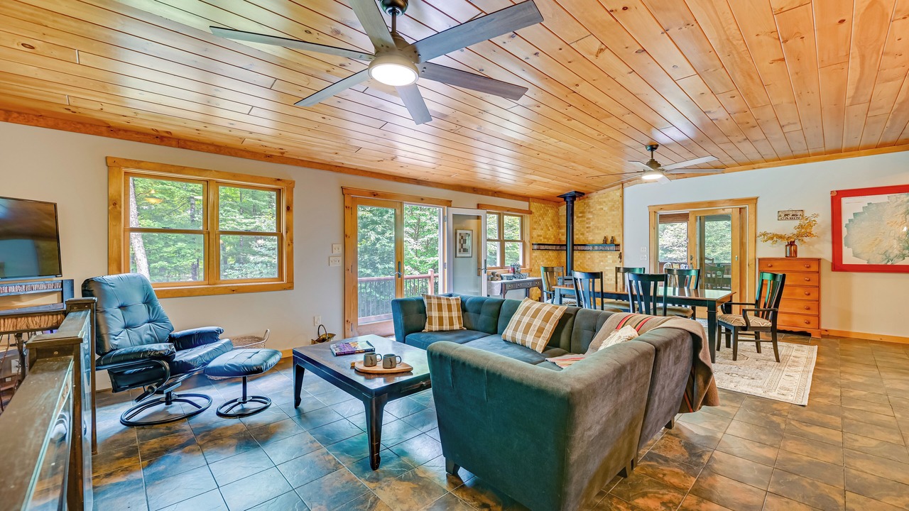 Photo of Livingroom in Town of Webb