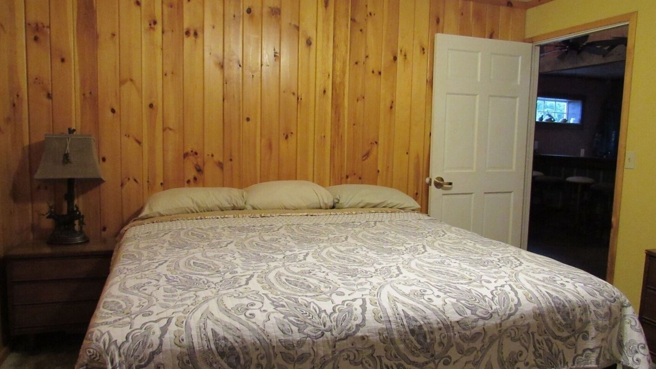 Photo of Bedroom in Mannford