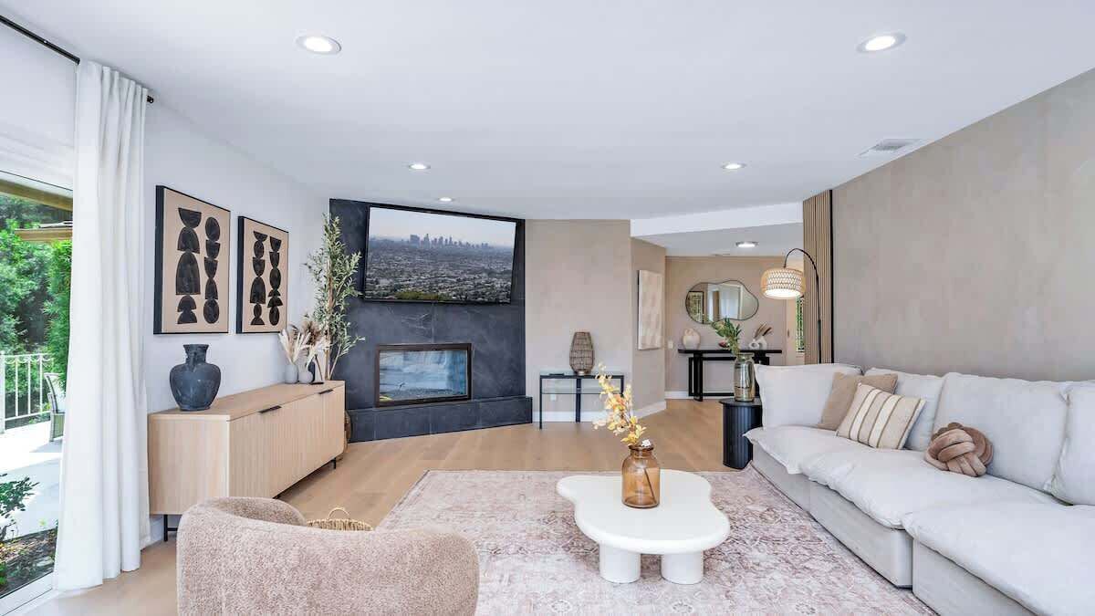 Photo of Livingroom in Studio City