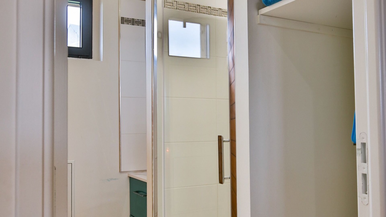 Photo of Bathroom in Clermont-Creans