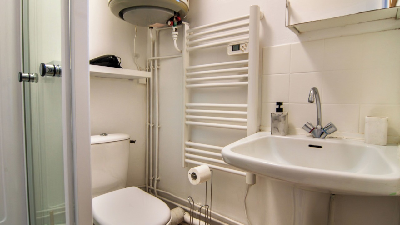 Photo of Bathroom in Anatole France Danton