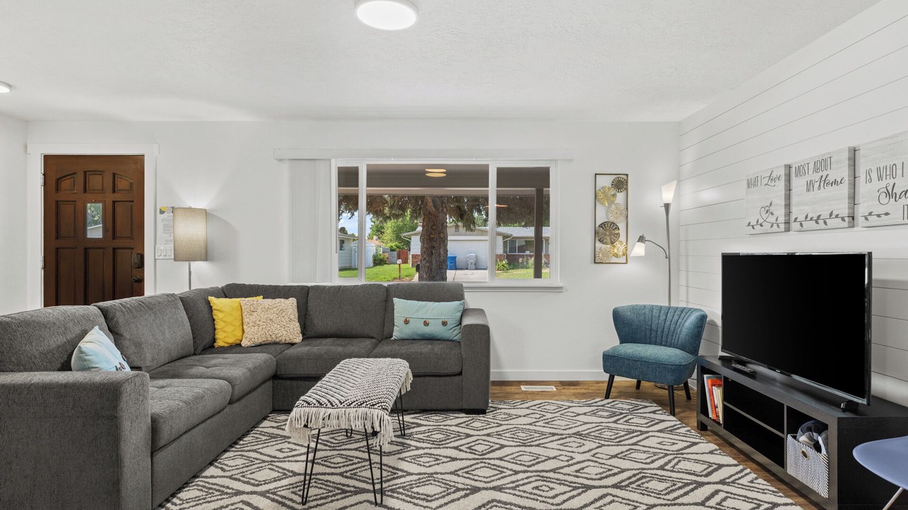 Photo of Livingroom in West Bench