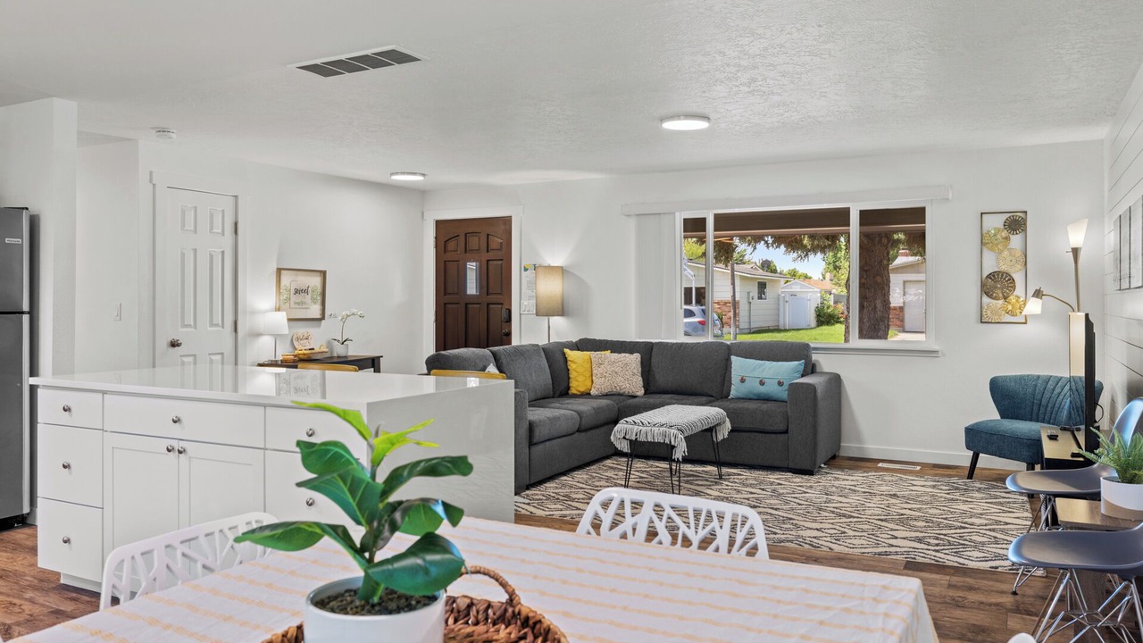 Photo of Livingroom in West Bench