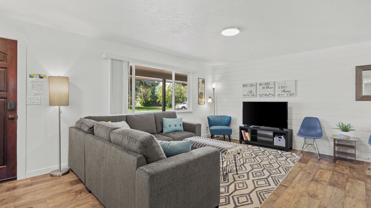 Photo of Livingroom in West Bench