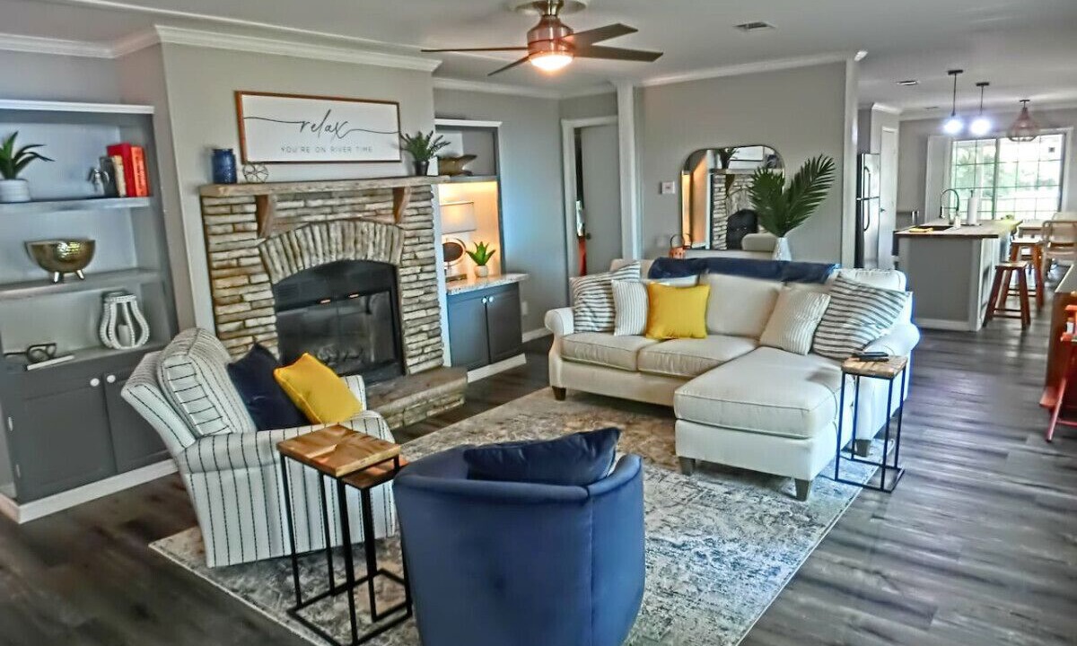 Photo of Livingroom in Weeki Wachee Gardens