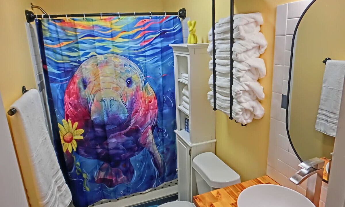 Photo of Bathroom in Weeki Wachee Gardens