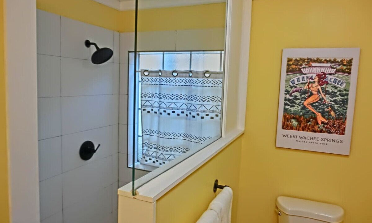 Photo of Bathroom in Weeki Wachee Gardens