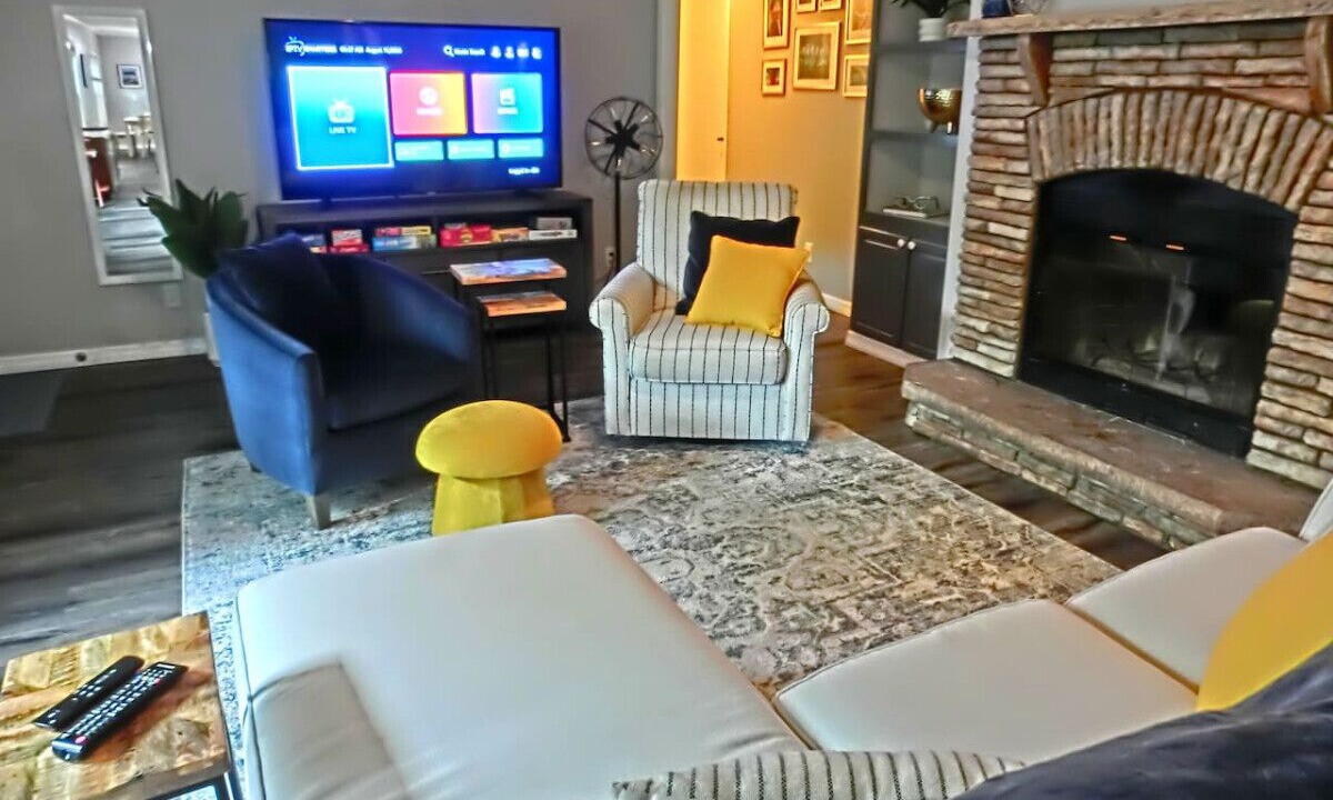 Photo of Livingroom in Weeki Wachee Gardens
