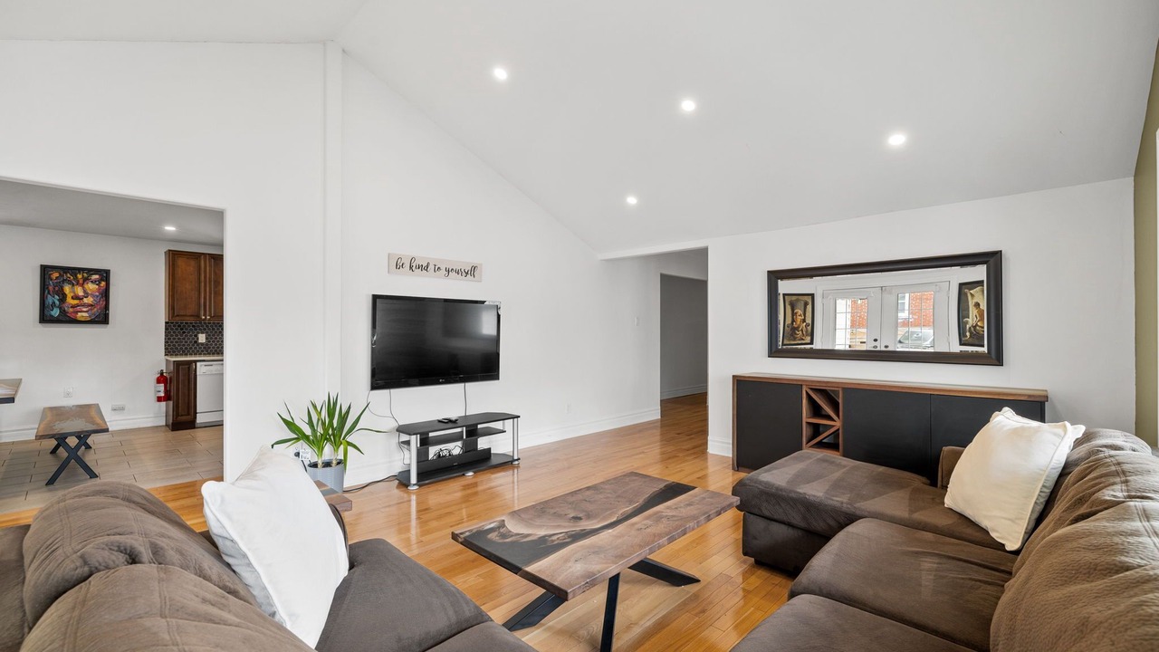 Photo of Livingroom in Westboro