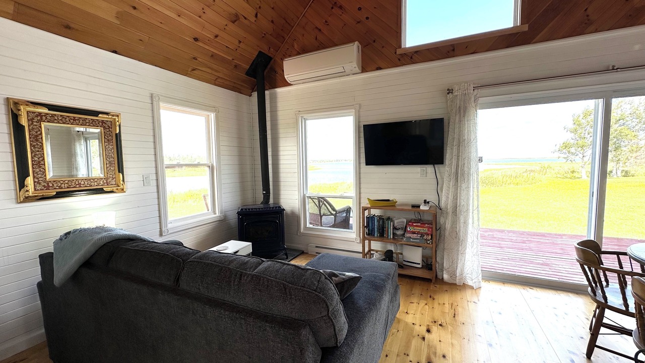 Photo of Livingroom in Brackley Beach