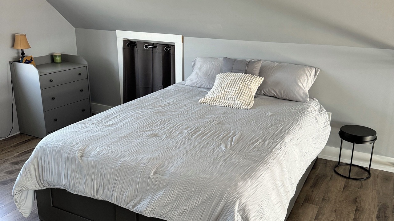Photo of Bedroom in Colchester County