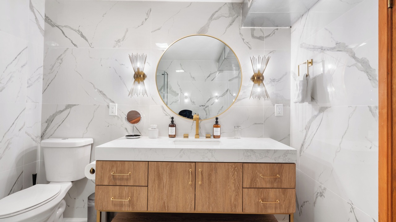 Photo of Bathroom in Central District