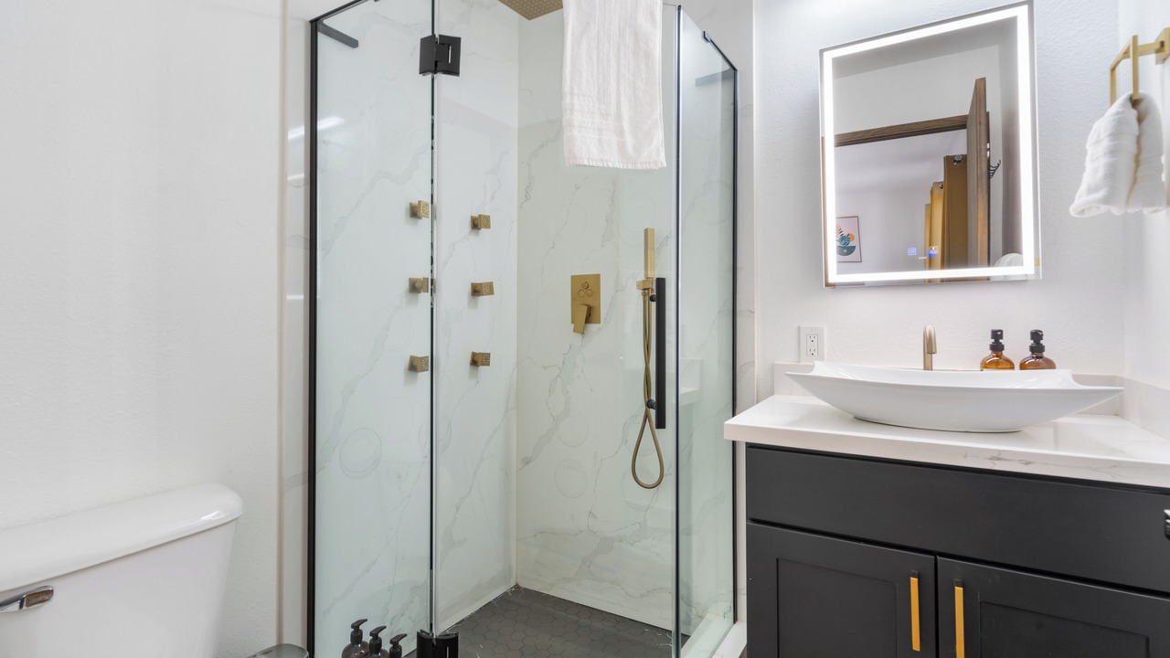 Photo of Bathroom in Central District