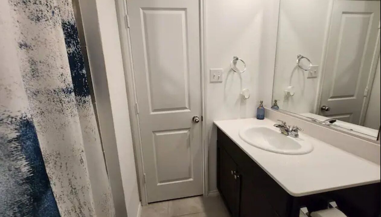 Photo of Bathroom in Hutchins