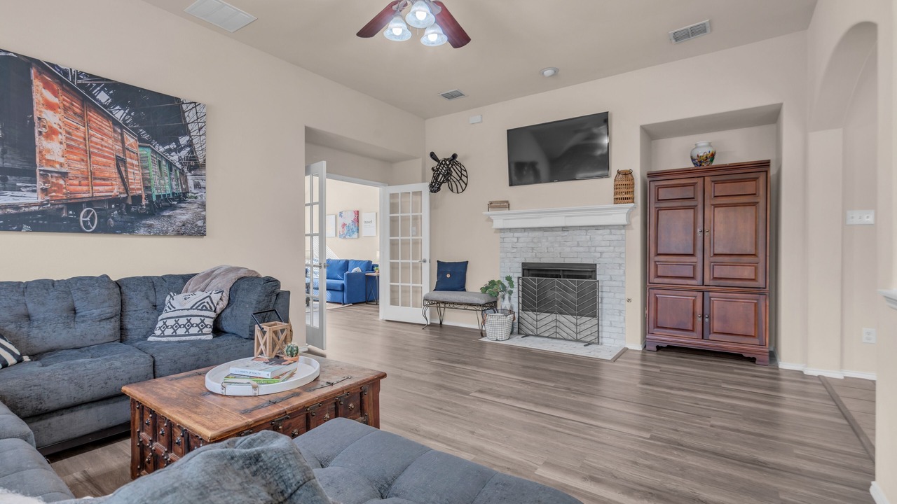 Photo of Livingroom in Euless