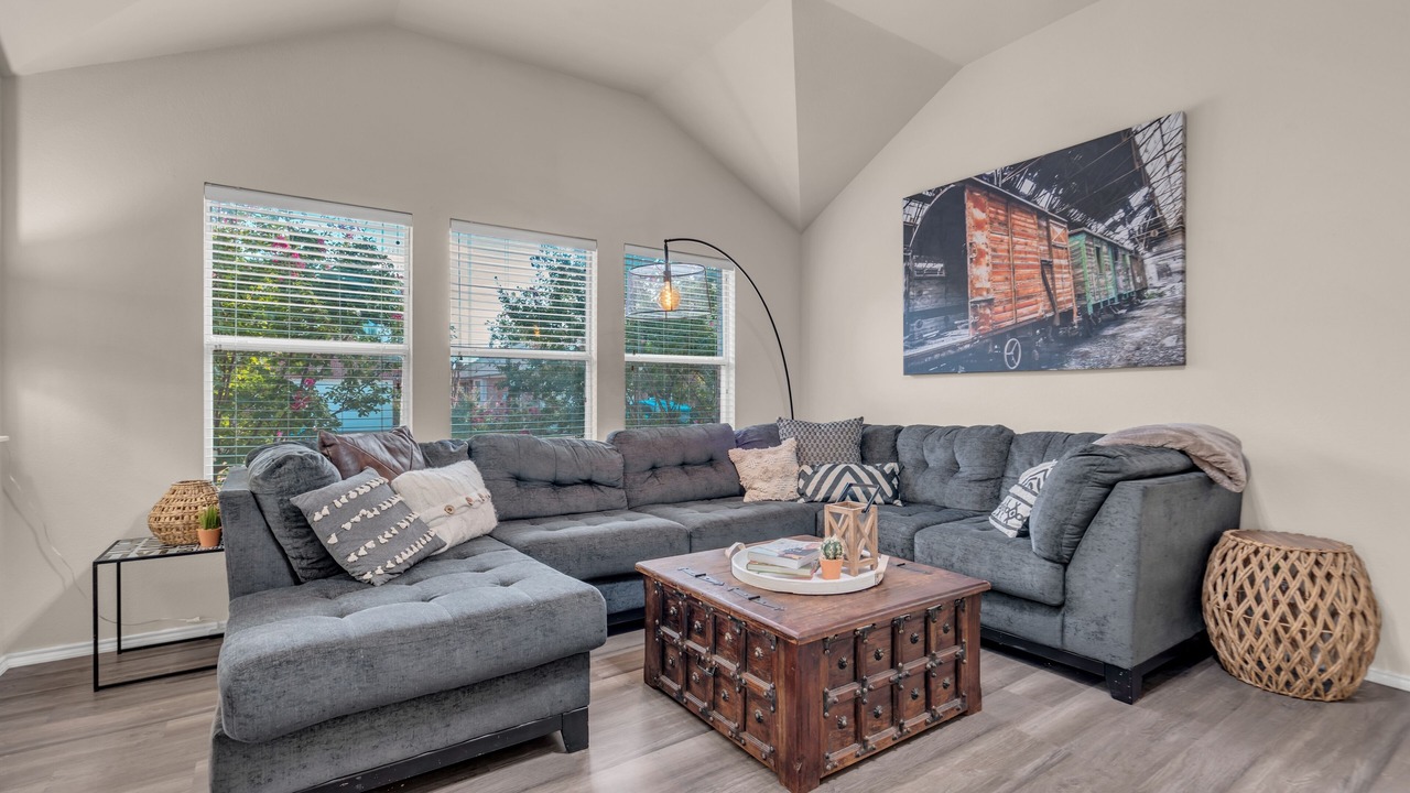 Photo of Livingroom in Euless