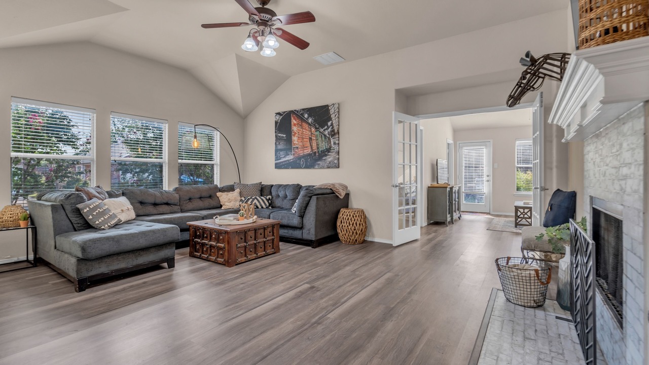Photo of Livingroom in Euless