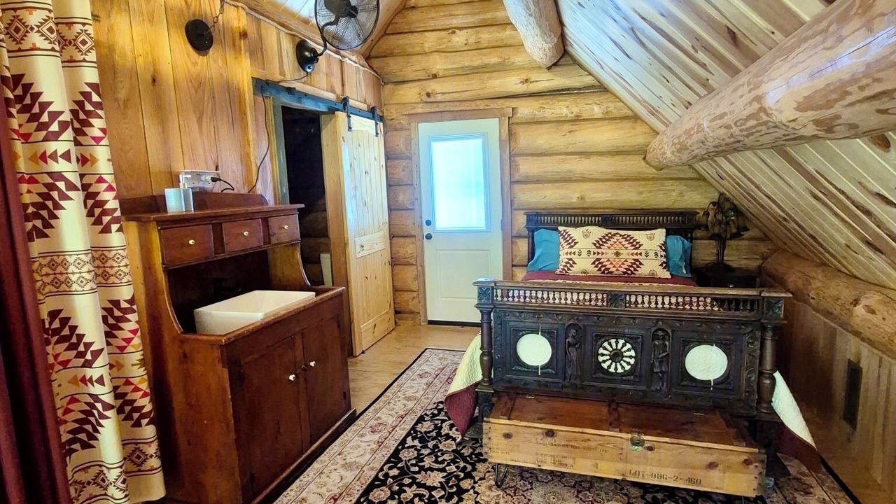 Photo of Bedroom in Grove