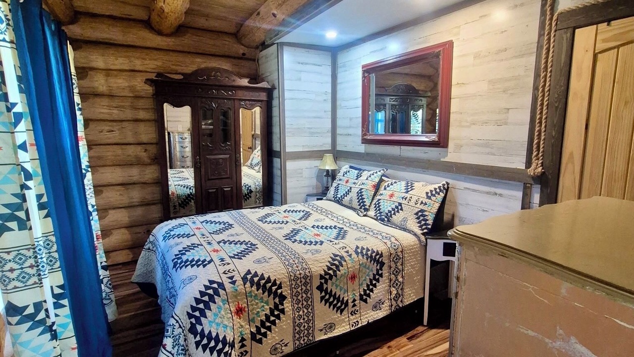 Photo of Bedroom in Grove
