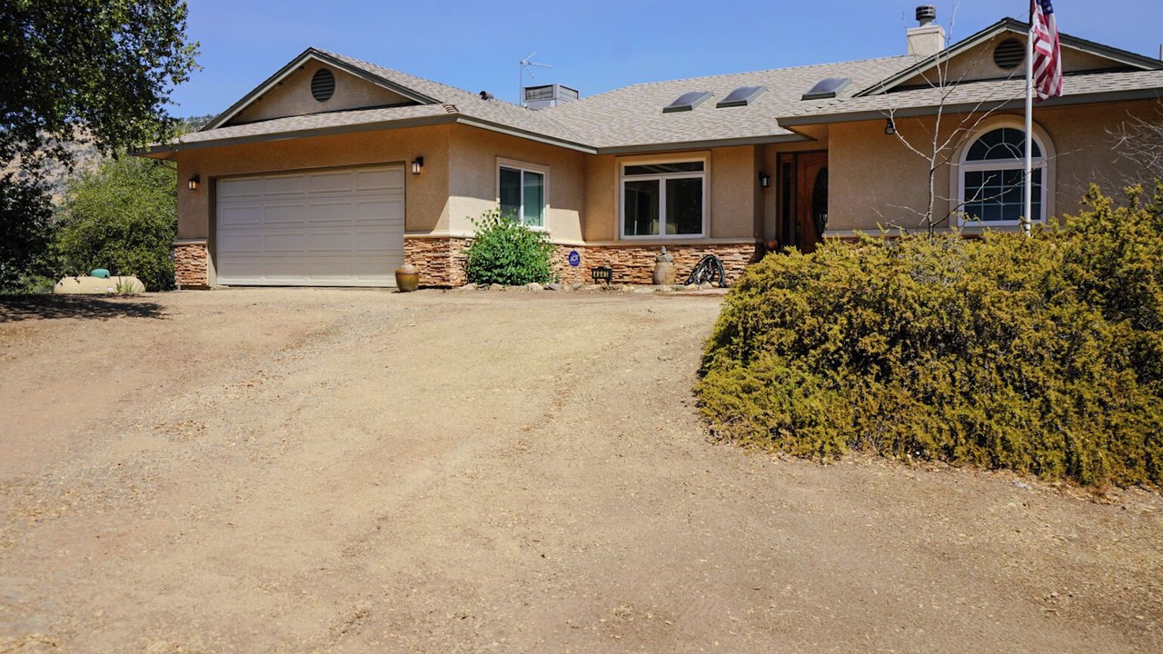 Photo of Others in Mariposa