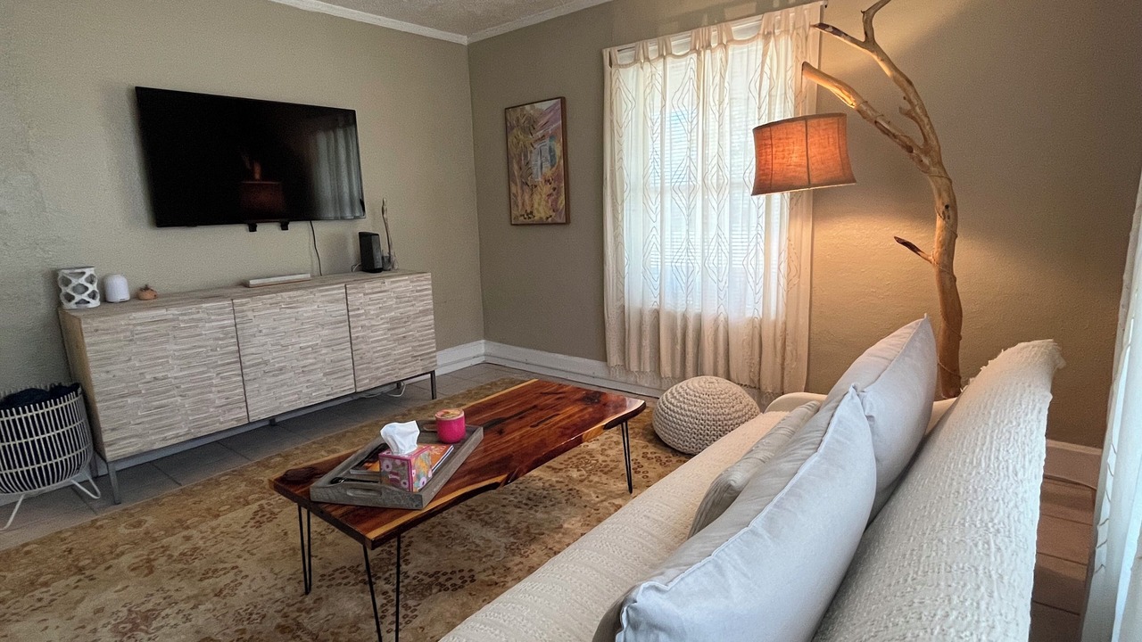 Photo of Livingroom in Historic Uptown
