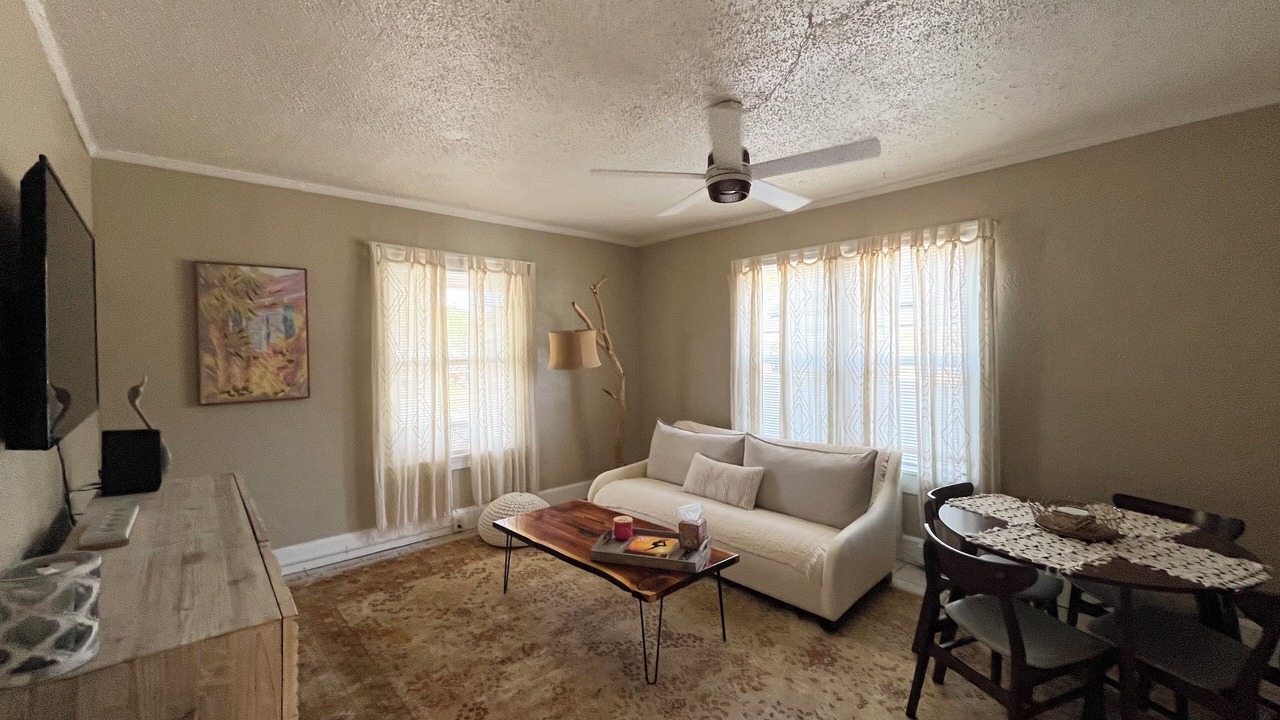 Photo of Livingroom in Historic Uptown