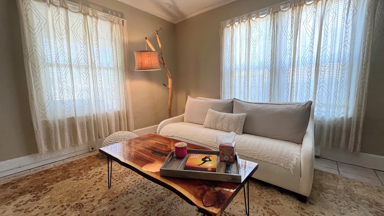 Photo of Livingroom in Historic Uptown