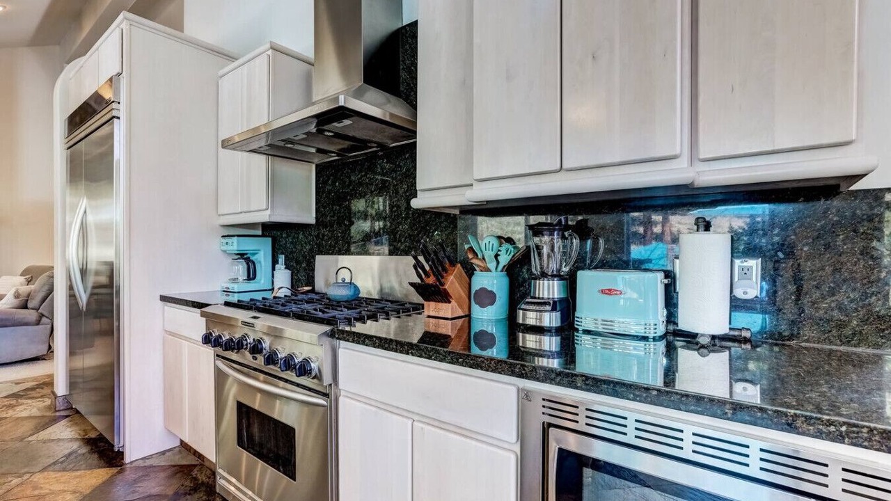 Photo of Kitchen in Round Hill Village