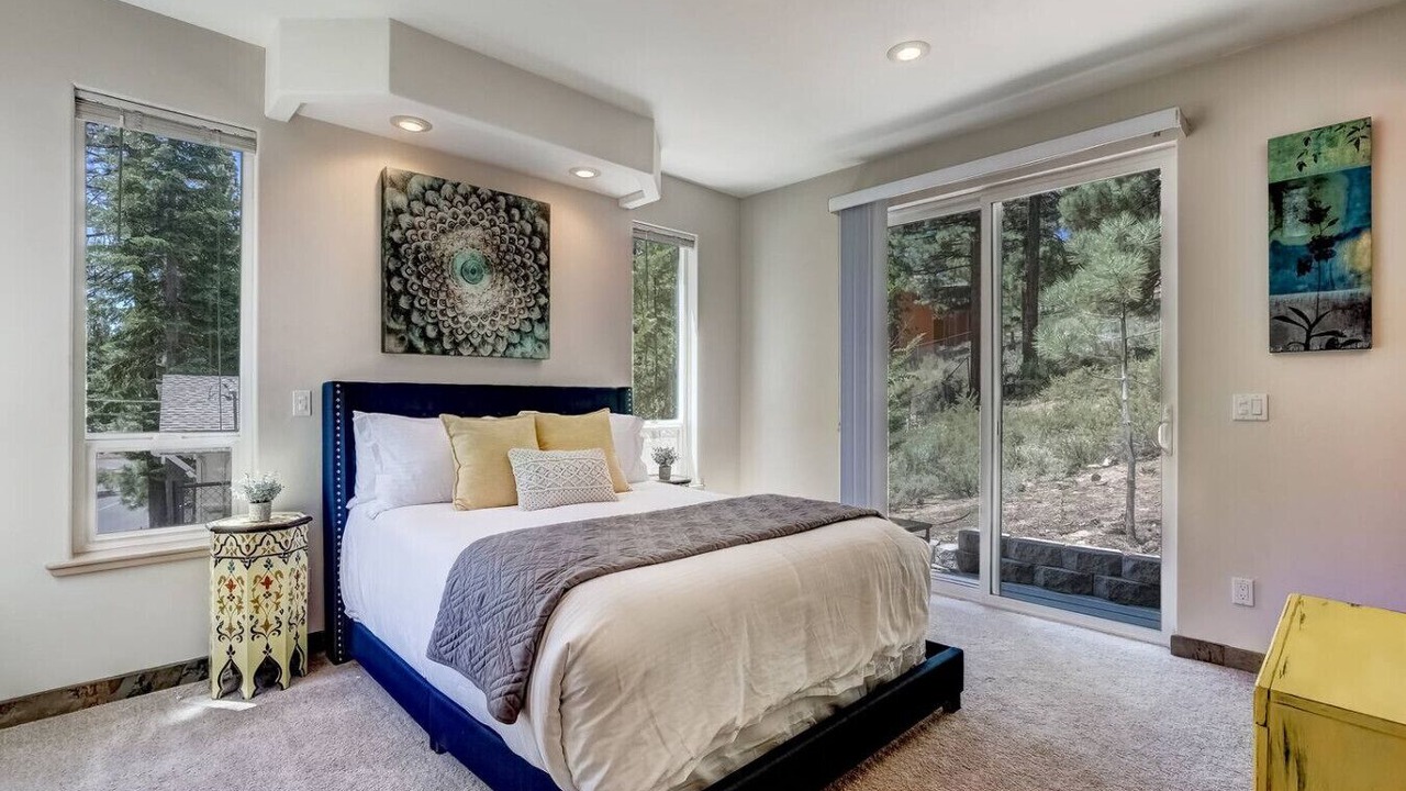 Photo of Bedroom in Round Hill Village