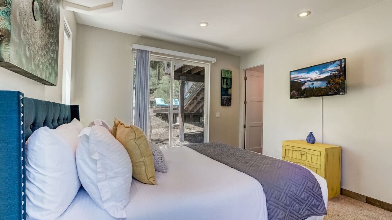 Photo of Bedroom in Round Hill Village