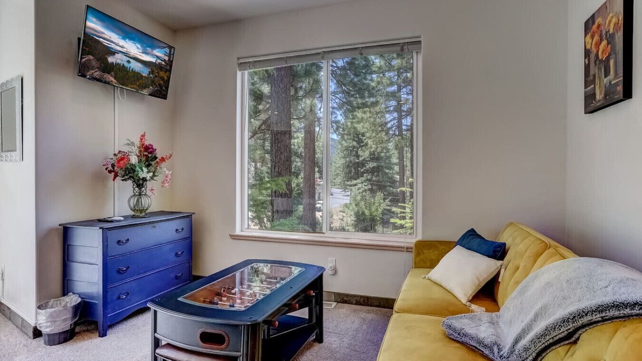 Photo of Livingroom in Round Hill Village