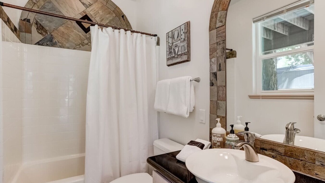 Photo of Bathroom in Round Hill Village