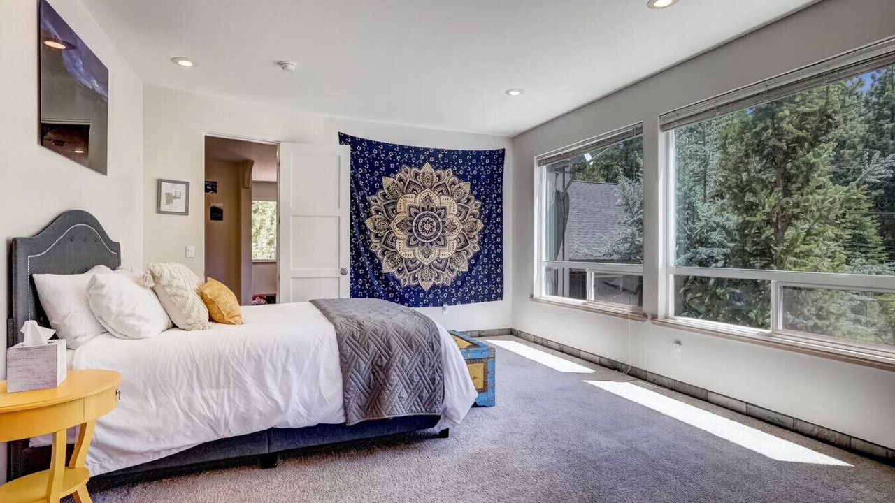 Photo of Bedroom in Round Hill Village