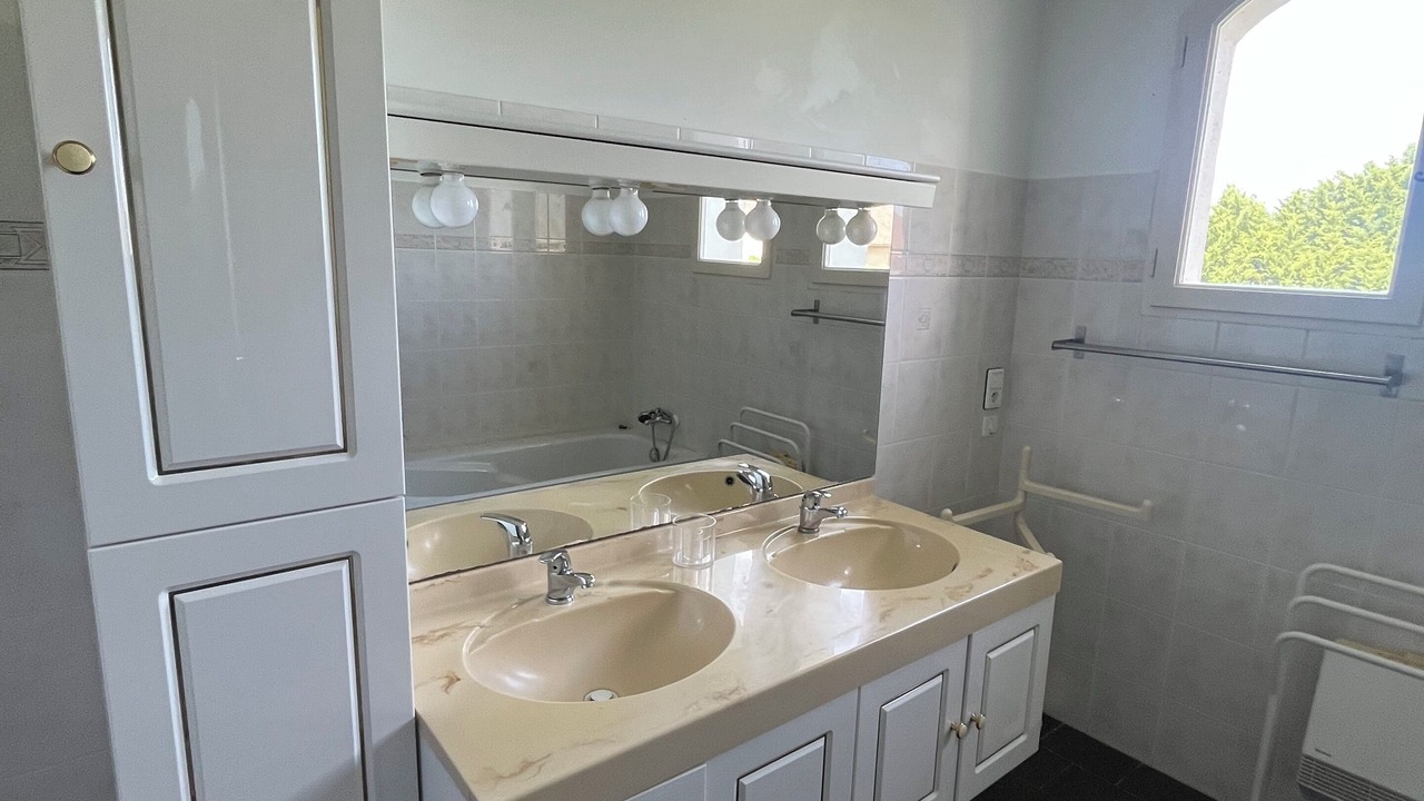 Photo of Bathroom in Antin
