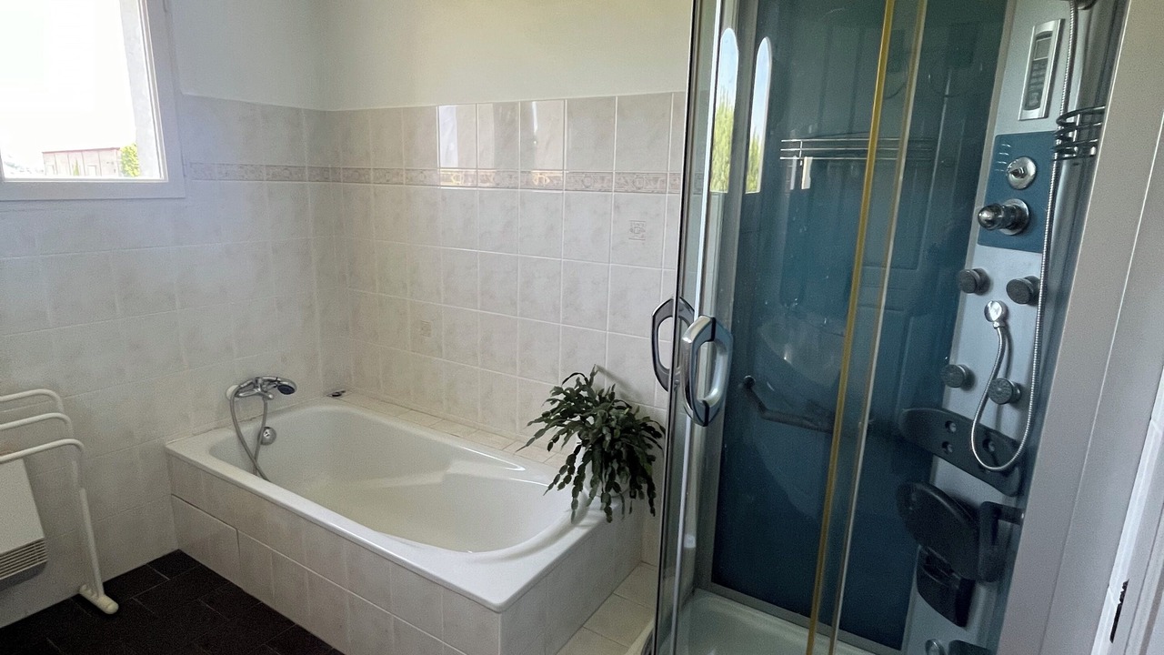 Photo of Bathroom in Antin