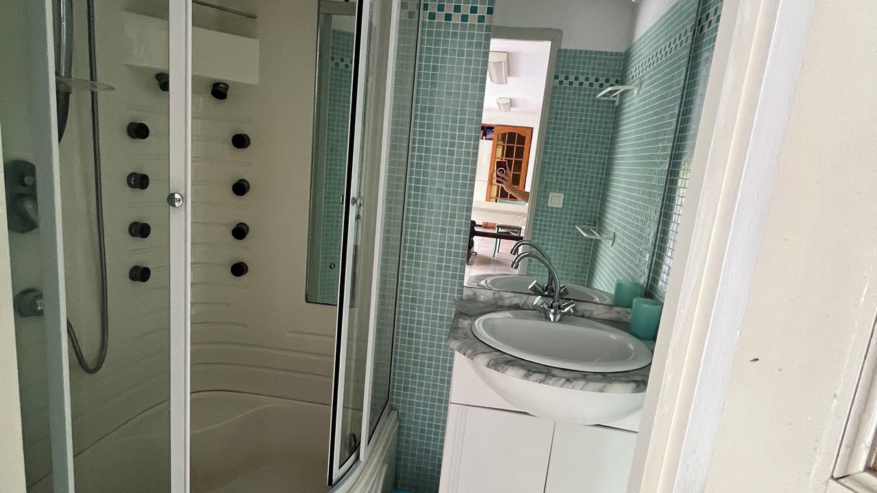 Photo of Bathroom in Antin
