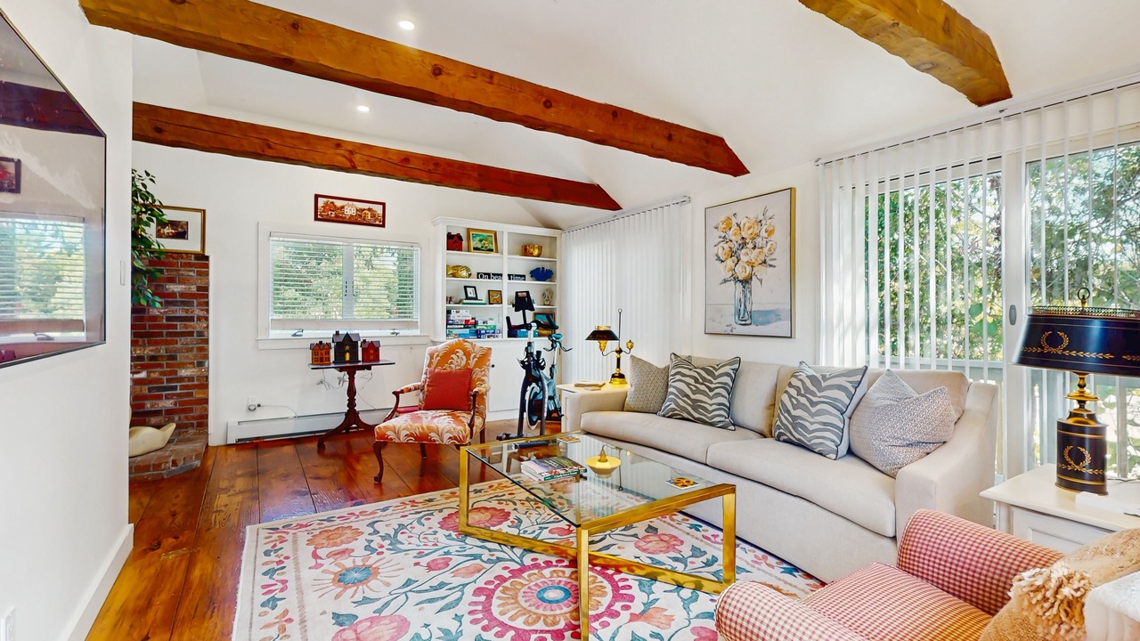 Photo of Livingroom in Marstons Mills