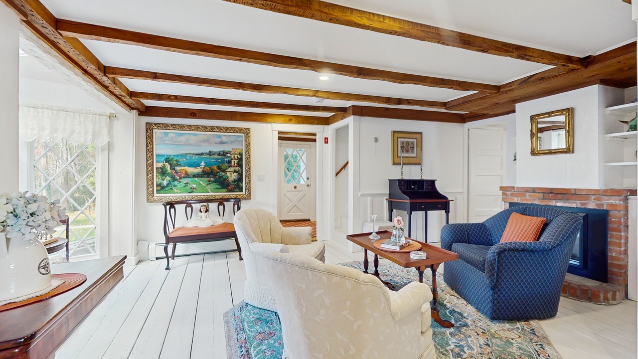 Photo of Livingroom in Marstons Mills